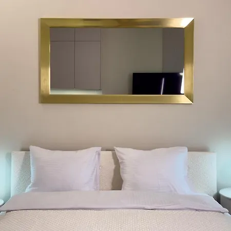 Urban Premium Global 25th Floor No 10, Free Garage, Self Check-in, No Deposit Apartment *