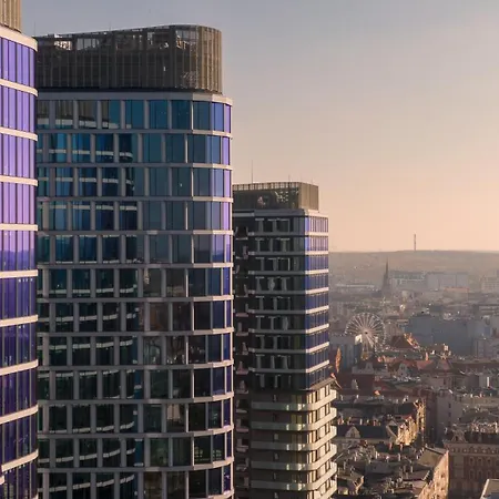 Urban Premium Global 25th Floor No 10 - Air Condition - Free Garage Apartament