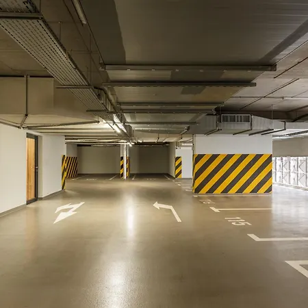 Urban Premium Global 25th Floor No 10 - Air Condition - Free Garage