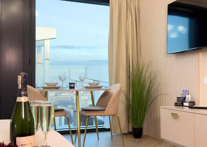 Urban Premium Global 25th Floor No 10, Free Garage, Self Check-in, No Deposit Apartmán