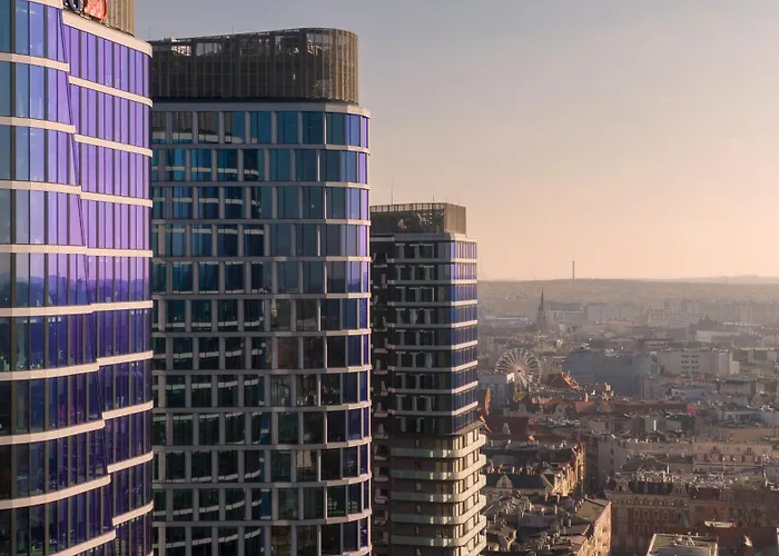 Urban Premium Global 25th Floor No 10, Free Garage, Self Check-in, No Deposit Apartament